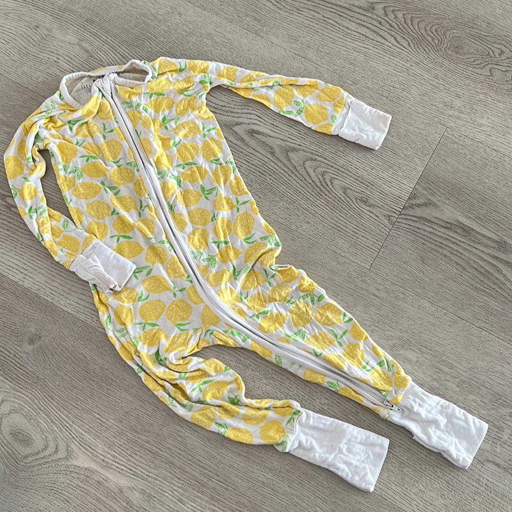 Little sleepies 12-18mo onesie lemon pattern